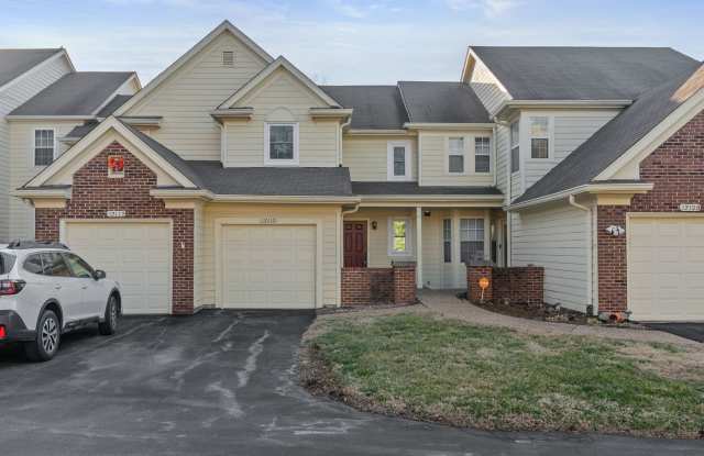 Spacious 2-Bed, 3.5-Bath Townhouse with Stunning Lake Views - 12110 Autumn Lakes Drive, Maryland Heights, MO 63043