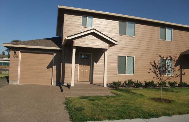 Newer 3 bedroom 2 1/2 bath with AC.  Owner paid Water/Sewer ! Gallery 1