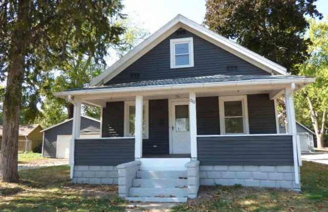 SPACIOUS 3 BEDROOM HOME READY TO WELCOME YOU - 1212 6th Street, Beloit, WI 53511