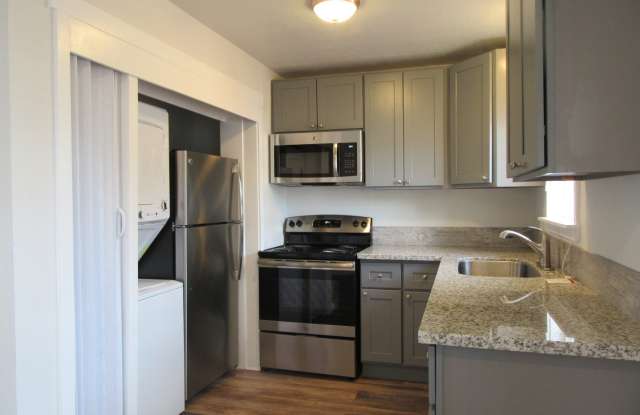 Updated 2 bedroom 1 bath duplex in downtown Kent - 850 2nd Avenue North, Kent, WA 98032