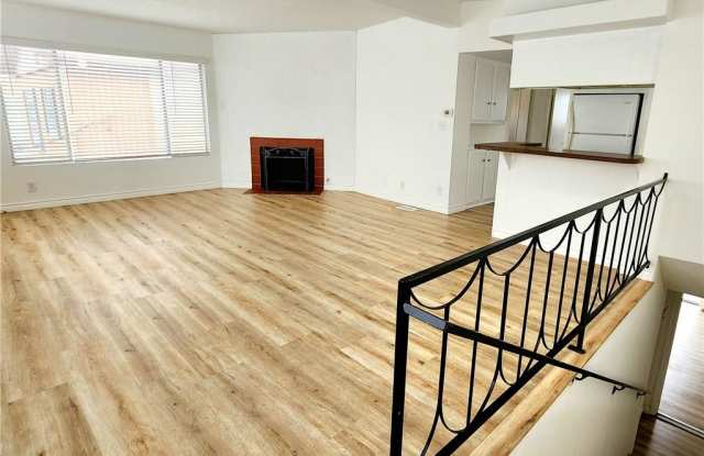 326 10th Place - 326 10th Place, Manhattan Beach, CA 90266