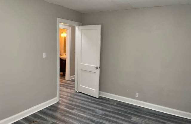 5108 Columbia Avenue Gallery 4