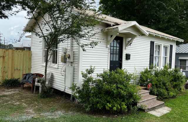One Bedroom, One Bathroom, House with yard , Near UL. photos photos