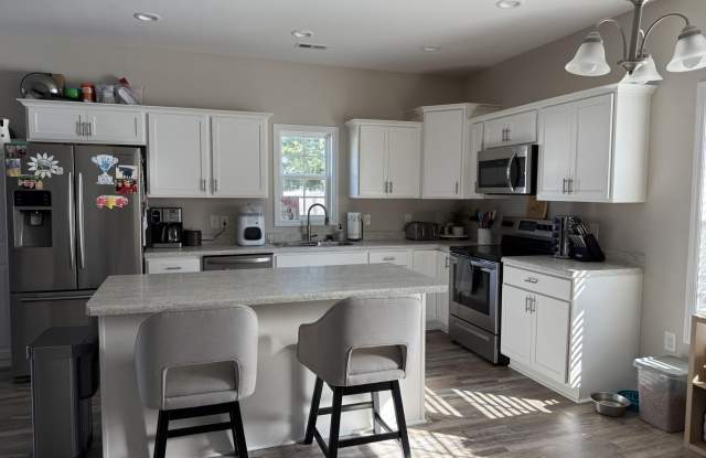 107 Shagbark Court - 107 Shagbark Court, Piney Green, NC 28546