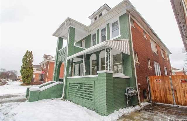 2891 W Grand Street photos photos