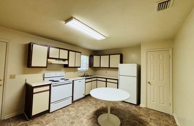 4 Bedroom 2.5 Bath Townhouse Gallery 3