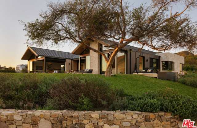 5792 Calpine Dr Gallery 1