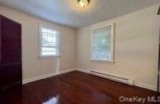 105 Hawkins Boulevard Gallery 4
