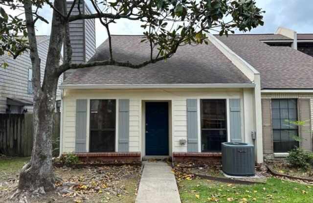 3 bed, 2 bath townhouse AVAILABLE NOW!!! - 202 Long Plantation Boulevard, Lafayette, LA 70508