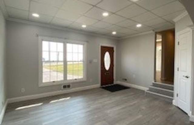 3 Bedroom Home in Middlebury! Gallery 3