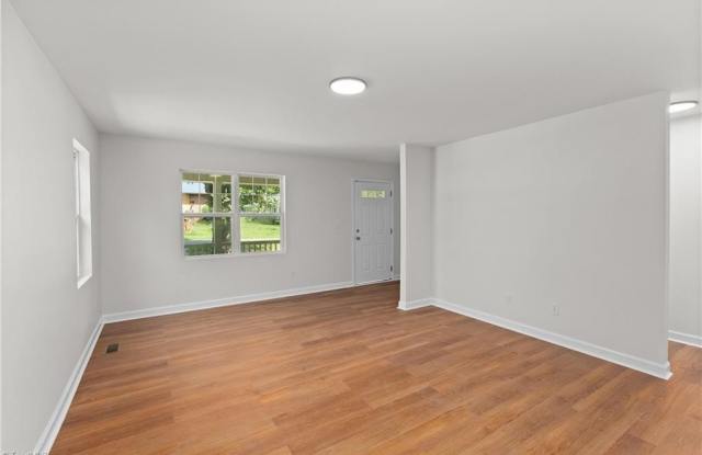 2816 Ansonia Street Gallery 2