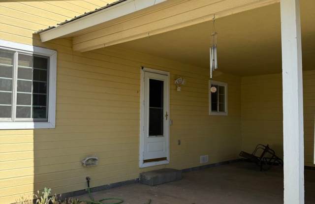 3 bed, large yard Gallery 3