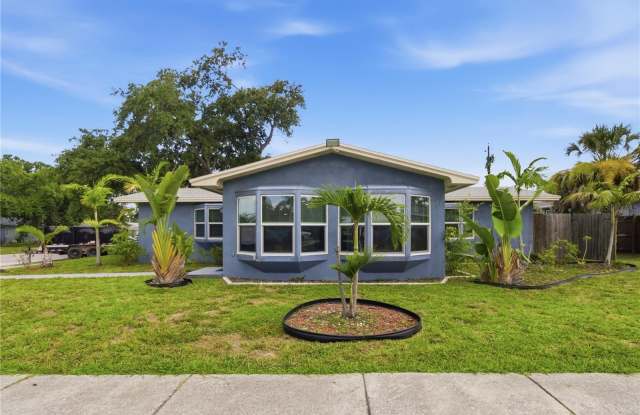 709 HIGHLAND AVENUE N photos photos