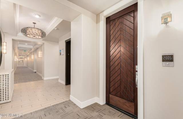 4803 N Woodmere Fairway Gallery 1
