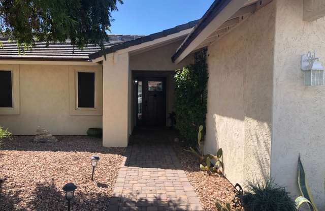 Lovely two-bedroom, 2 bath home in the grass in Leisure World. Available 12/1/26 to 3/31/2027, Must be those 4 months. Gallery 4