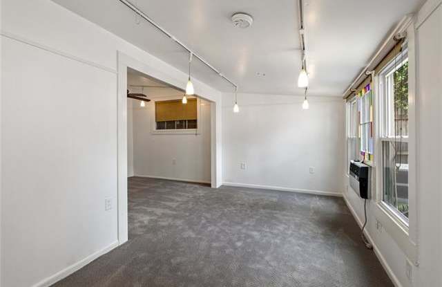 5419 MAGAZINE (REAR) Street Gallery 3