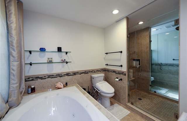 16513 Moorpark Street Gallery 2