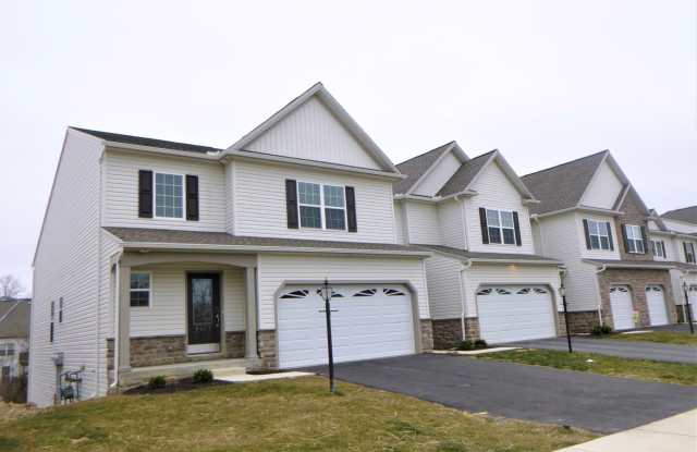 Luxury Corner Townhome with First Floor Master! Gallery 1