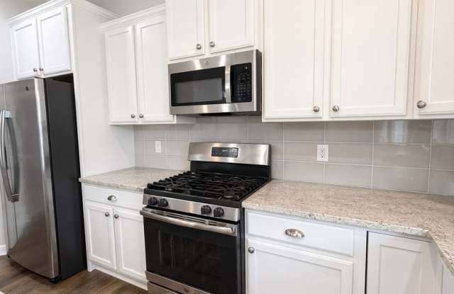 Spacious 5Bed 3.5Bath Home in Shakopee!  Finished Basement! Gallery 4