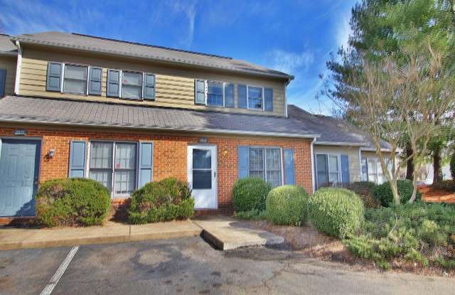 Affordable 2 Bedroom Townhouse with Fenced Patio in North Durham! Gallery 1