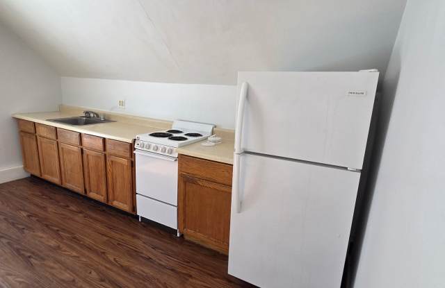 35 Maple Street - 3 photos photos