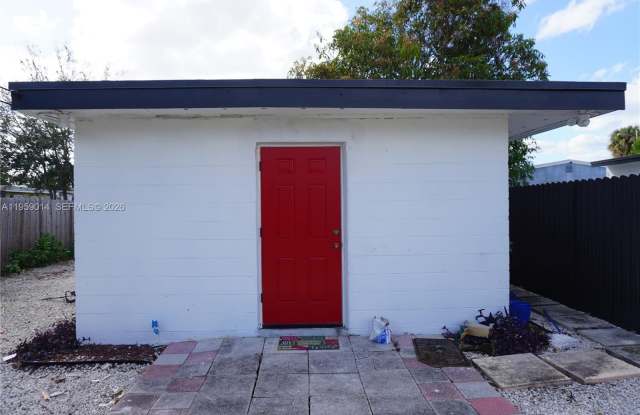 1106 NW 11th Ct photos photos