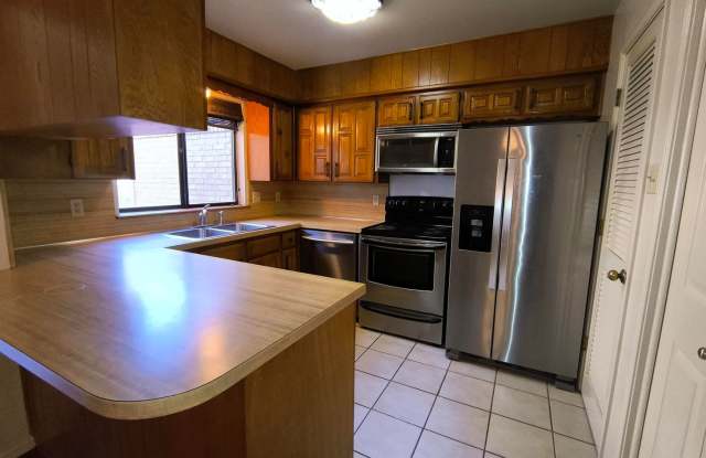 2 bed/2 bath home in a great location, AVAILABLE NOW! photos photos