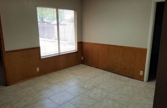 1021 W GREENWAY Drive Gallery 4