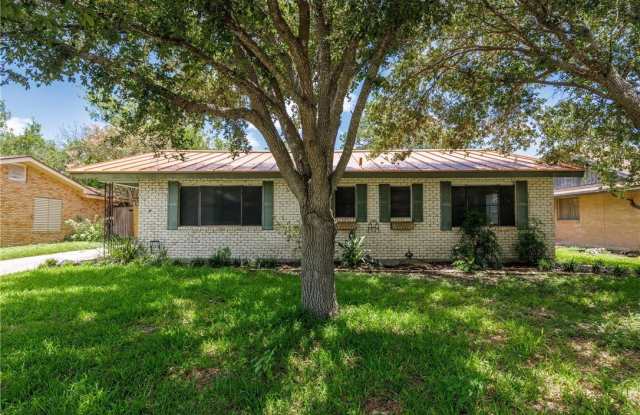 830 Crestview Drive photos photos