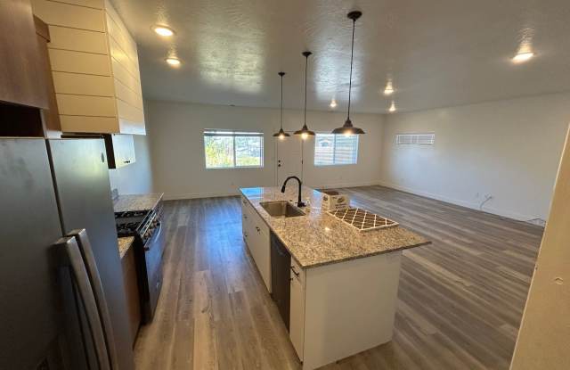 3 Bedroom Duplex with a Garage Gallery 3