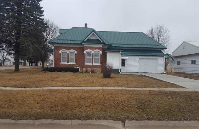 307 S Water Street - 307 South Water Street, Monona, IA 52159
