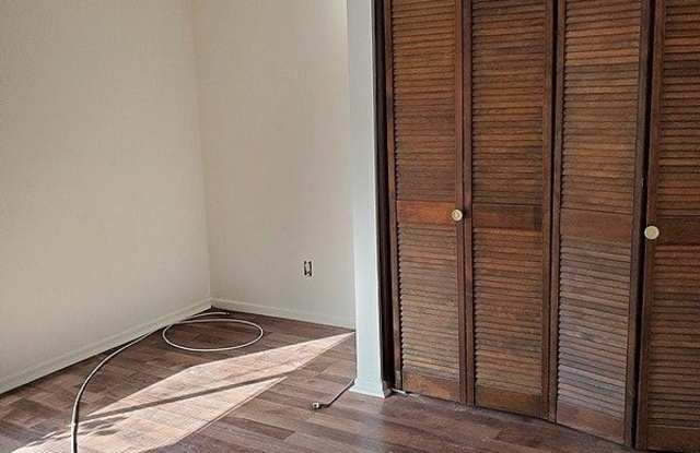 2342 Keystone Street Gallery 4