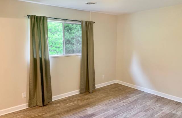 For Rent - 3 Bedroom 1.5 Bath in Valley View! photos photos