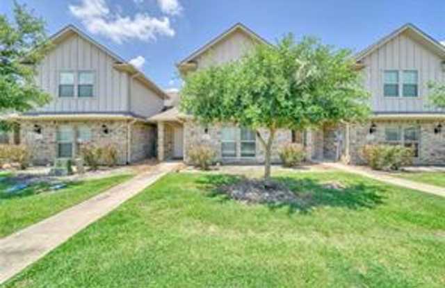 Nice 4-bed 4-bath townhome photos photos