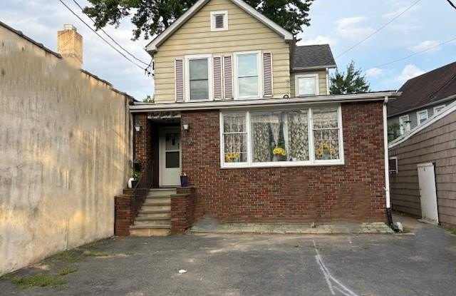 166 Rochelle Gallery 1