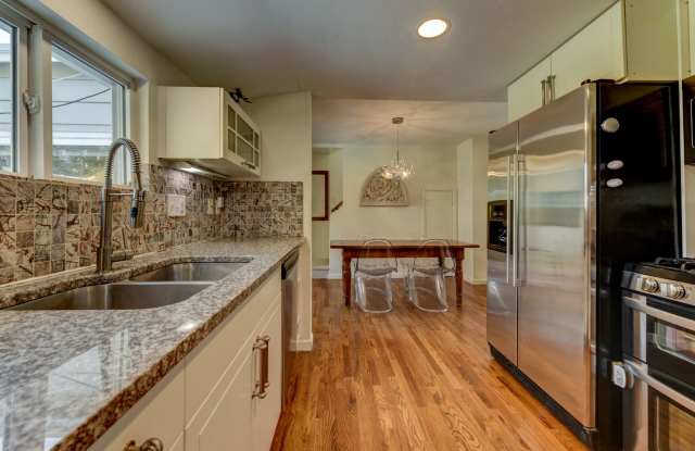 Renovated 3 bed / 2 Bath home in AMAZING Location Gallery 3