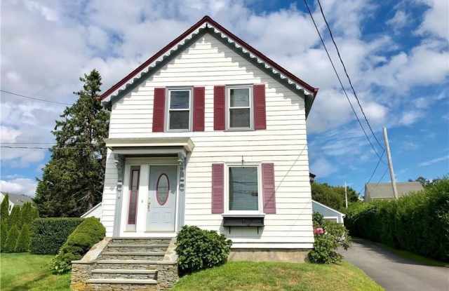 673 Aquidneck Avenue Gallery 1