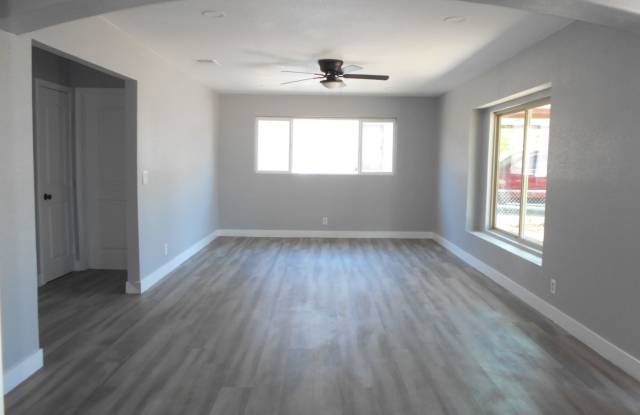 Amazing Single Story Home with Separate Studio! Gallery 4