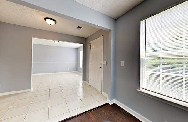 310 Crestbend Lane Gallery 2