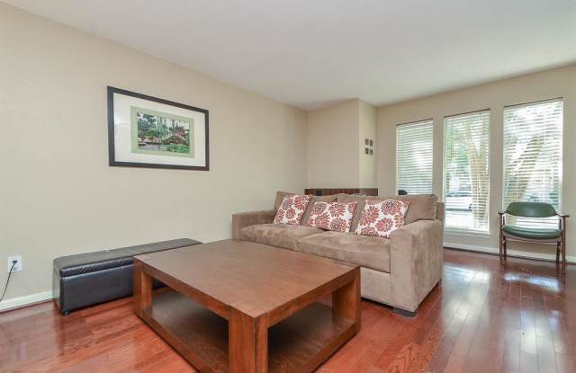 5210 Woodlawn Place Gallery 3
