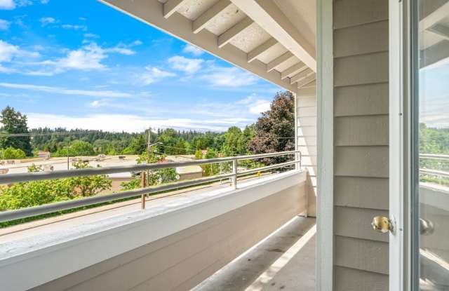2Bd/2Ba Woodinville Condo Gallery 4