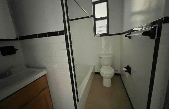 1738 University Avenue Gallery 4