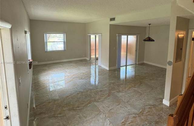 549 Racquet Club Road 32, Weston, FL 33326 Gallery 3