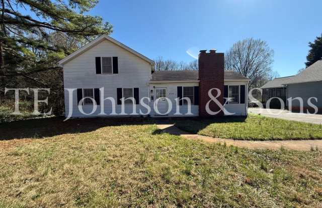 Charming 2BR Home Near Silas Creek Pkwy with Hardwood Floors  Carport photos photos