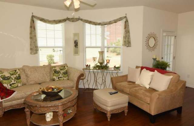 801 Trendy Lane - 1 Gallery 4