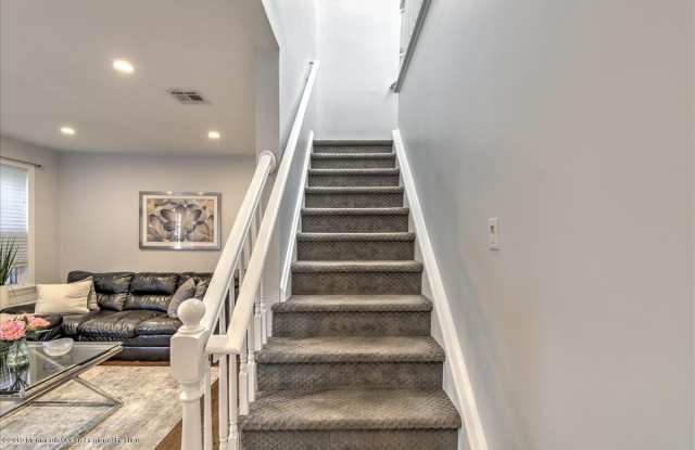 24 Mount Drive Gallery 4