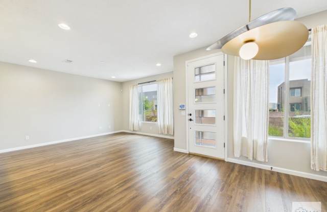 Pulte Townhome with Multiple Upgrades Gallery 4