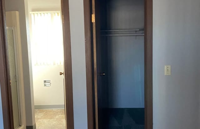 Beautiful, Spacious 3 bed Townhome Gallery 3