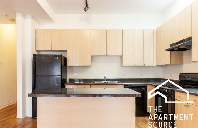 HUGE 3BR/2BA Duplex UP Close to Blue Line NO SECURITY DEPOSIT! photos photos