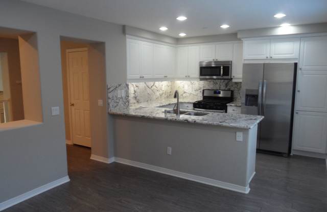 3BR 2.5BA Townhouse In Gated Community Of Northpark Irvine Gallery 1